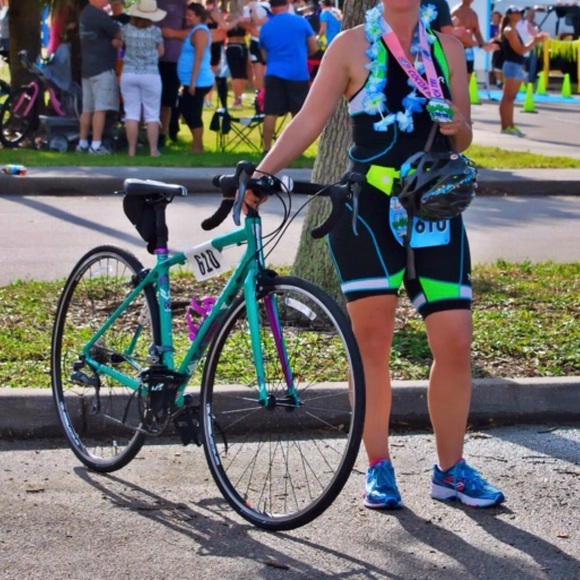 TYA Triathlon Suit Jersey and Shorts   women’s medium. Black with green blue - Picture 2 of 2